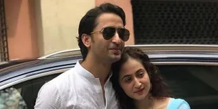 Tak Ditemani Keluarga, Shaheer Sheikh dan Ruchika Kapoor Menikah dengan Baju Sederhana - Pakai Sandal Jepit