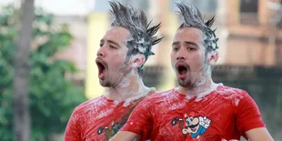 Tak Hanya Jago Akting, Tarra Budiman Isi Soundtrack 'AIR & API'