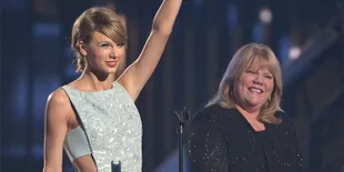 Tak Hanya Kanker Payudara, Taylor Swift Akui Ibunya Didiagnosis Idap Tumor Otak