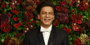 Tak Henti Berdonasi, Shahrukh Khan Sumbangkan 25 Ribu APD Untuk Petugas Medis di Maharashtra