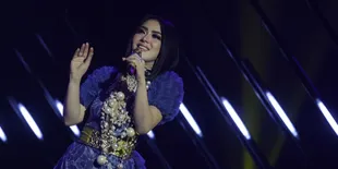 Tak Lagi Berjambul, Ternyata Ini Yang Membuat Syahrini Ubah Gaya Rambut