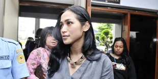 Tak Mau Hadiri Sidang, Suami Jessica Iskandar Pantau Dari Jerman