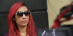 Tak Mudik, Dewi Sanca Lebaran Dengan Lucky Hakim