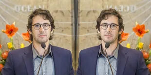 Tak Sekedar Eksis, Josh Groban Masih Raih Posisi Puncak Charts
