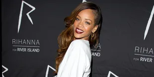 Tak Sibuk Manggung, Rihanna Asyik Jadi 'Pengajar'