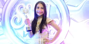 Takut Bahaya Gerhana, Prilly Latuconsina Pilih Ngumpet di Kamar