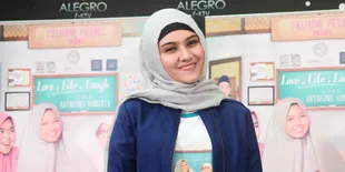 Takut Dehidrasi, Zee Zee Shahab Putuskan Tidak Puasa di Kehamilan Anak Kedua