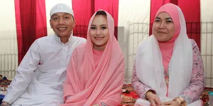 Takut Diintip Media, Ayu Ting Ting Sembunyikan Wajah Anaknya