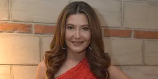 Tamara Bleszynski & Kenzou Hadiri Pernikahan Sang Pengasuh, Dandan Sederhana