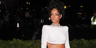 Tampil Beda, Rihanna Coba Cara Ekstrem