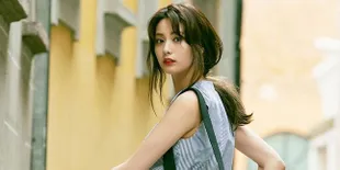 Tampil Berani di Red Carpet Award, Nana Pakai Mini Dress Backless