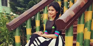 Tampil Berbikini, Mouni Roy Gegerkan Publik