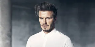 Tampil Casual, David Beckham Tunjukkan Pesona Gantengnya