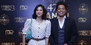 Tampil di Hadapan Awak Media, Indah Permatasari - Arie Kriting Tebar Senyum Bahagia