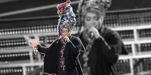 Tampil di IMA 2015, Busana Melly Goeslaw Tampak Seperti Ubur-Ubur