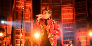 Tampil di Jazz Gunung Bromo 2023 Ditemani Bella Bonita, Denny Caknan Irit Bicara