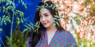 Tampil Elegan, Anting-Anting Lingkaran Sederhana Nagita Slavina Ini Harganya Bisa Buat DP Mobil!