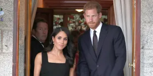 Tampil Perdana di Red Carpet Usai Melahirkan, Meghan Markle Cantik Banget!