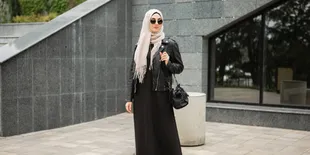 Tampil Simpel tapi Stylish dengan Dress Hitam Hijab saat Lebaran, Ini Caranya!