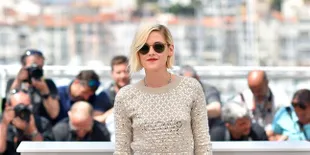 [FOTO] Kristen Stewart Dinner Bareng Pacar Cara Delevingne