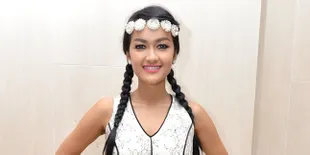 Tarawih Pakai Make Up Tebal, Julia Perez Panen Kritikan Netizen