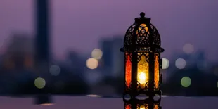 Tata Cara Sholat Tarawih di Rumah, Beserta Niat dan Keistimewaannya