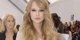 Taylor Swift Bicara Tentang Oscar de la Renta