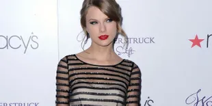 Taylor Swift Bikin Surprise di Saturday Night Live