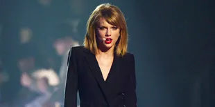 Taylor Swift - Calvin Harris Ketahuan Bermesraan di Restoran