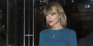 Taylor Swift Dapatkan Piala ACM Awards dari Ibunya