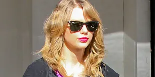 Taylor Swift Enjoy Ajak Kucingnya Jalan-Jalan