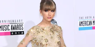 Taylor Swift Lagi Hobi Pakai Baju...