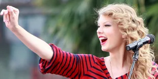 Taylor Swift Tetap Cantik Walau Habis Ngegym