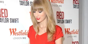 Taylor Swift's Luxuriously Messy Half-Updo