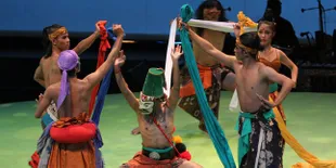 Teater 'Selendang Merah' Sukses Pukau Ratusan Penonton