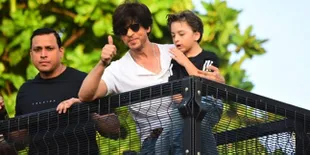 Temani AbRam Khan Lomba di Sekolah, Shahrukh Khan Bangga Anak Bungsunya Menang dan Dapat Medali