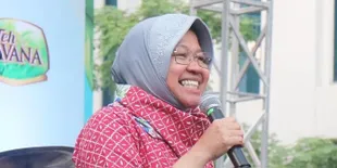 Temui Kedubes Inggris Untuk Indonesia, Bu Risma Gaul Pakai Sepatu Docmart