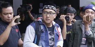 Tepis Anggapan Incar Harta Lina, Teddy Pulang dari Amerika Bawa Uang 2 Miliar Lebih