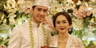 Tepis Isu Cerai, Aura Kasih Posting Foto Eryck Amaral di Instagram
