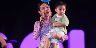 Teringat Ibu, Andien Nyanyi di Prambanan Jazz Festival 2022 Sambil Berkaca-Kaca