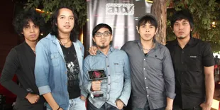 Terjebak Banjir, Zigaz Terisolasi di Studio Rekaman!