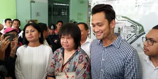 Terkait Foto Jari Tengah di Dekat Polisi, Ini Kata Tora Sudiro