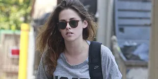 Terkhianati, Kristen Stewart Muncul Dengan Wajah Bad Mood