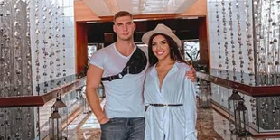 Terkuak Identitas Pria Bule yang Foto Mesra Bareng Millendaru di Hotel, Ternyata Personal Trainer Asal Rusia