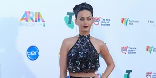 Terkuak! Penari Katy Perry di Super Bowl Ternyata Seganteng Ini!