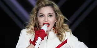 Terlalu Seksi, Madonna 'Diprotes' Instagram