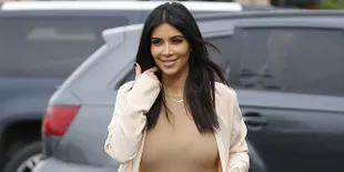 Terlalu Seksi, Pakaian Dalam Kim Kardashian Tertangkap Kamera