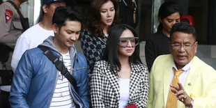 Terlanjur Sakit Hati, Dewi Perssik Ogah Berdamai Dengan Keponakan