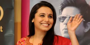 Terlihat Lebih Muda, Rani Mukherjee Tampil Super Menggoda