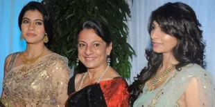 Terlihat Pakai Kursi Roda di Bandara, Ibunda Kajol Sedang Sakit?